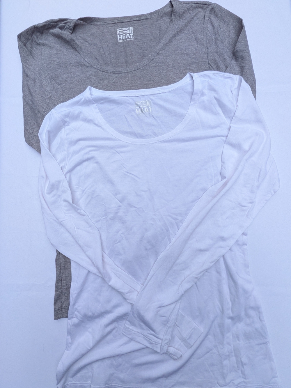32 Degrees Scoop Neck Long Sleeve Tops in White and Gray